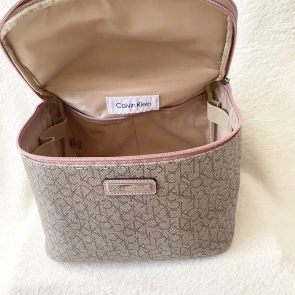 Calvin Klein Monogram Zip Toiletry Cosmetic Travel‎ Case Brown/Beige